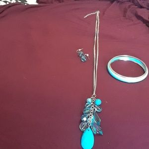 🌻🌻Surprise Posh Closet Trio light blue